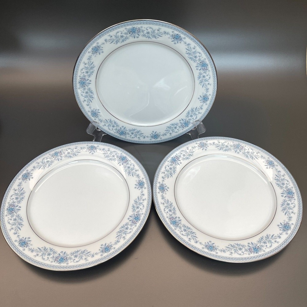 Noritake Blue Hill 2482 Dinner Plates Blue White Floral Platinum Trim Lot of 3
